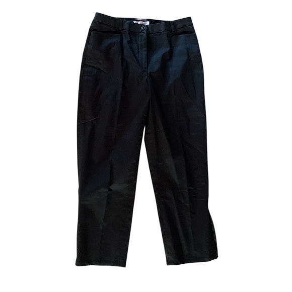 Real Clothes Pants - Saks Fifth Avenue women’s Real Clothes black pants size 10 cropped ankle office